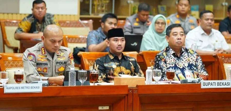 Kadisperkimtan-dampingi-Bupati-Bekasi-di-DPR-RI.jpg