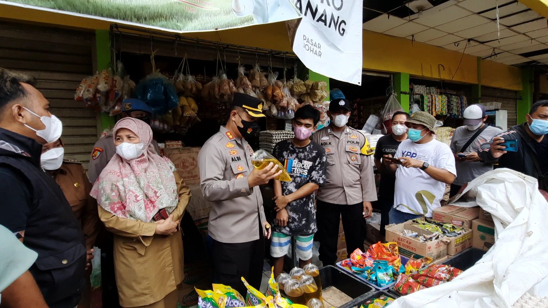 Harga Eceran Tertinggi Minyak Goreng Curah Rp 14.000, Kenyataannya di Pasar Karawang Masih Rp 18.000