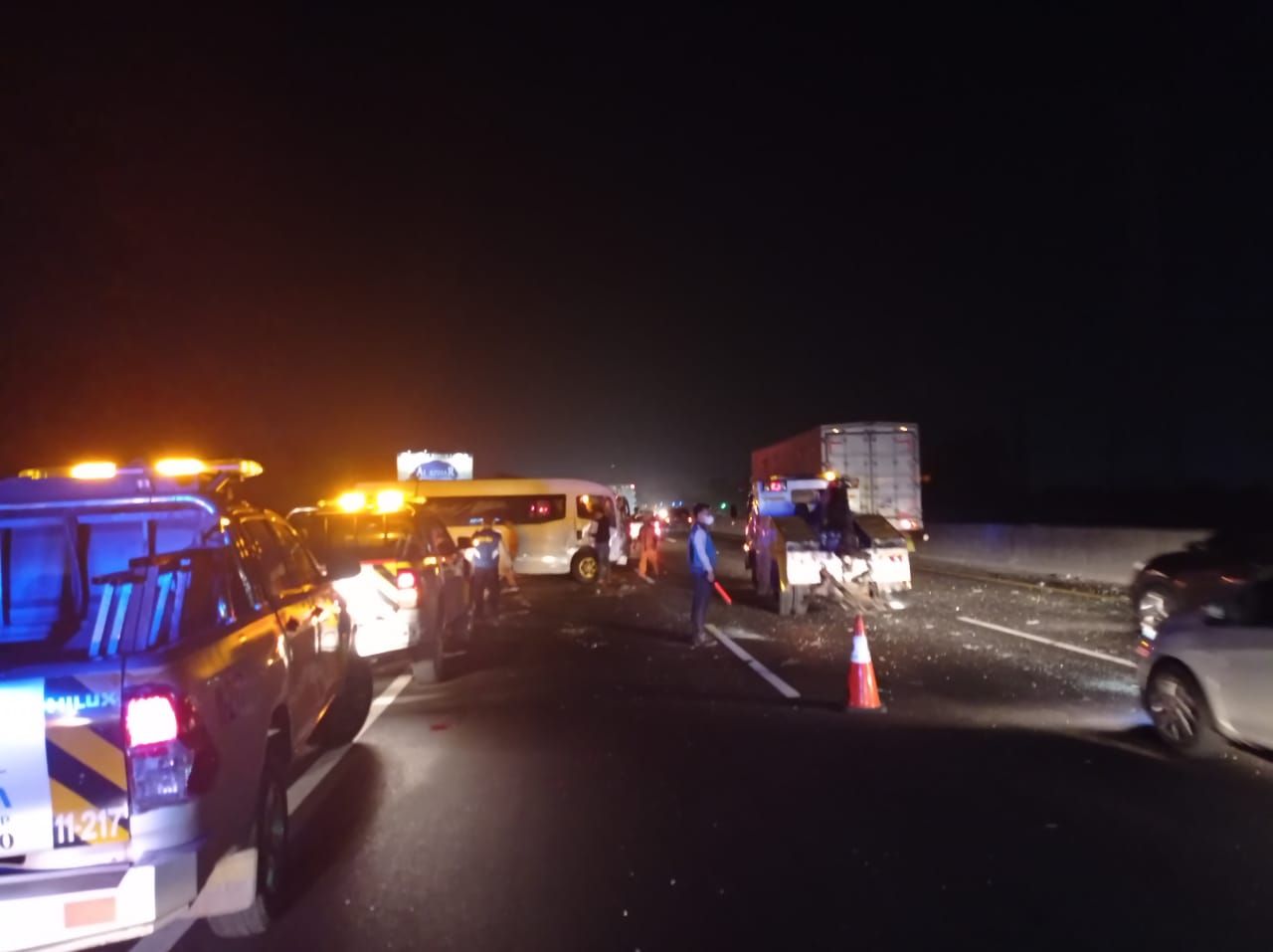 Delapan Kendaraan Terlibat Kecelakaan di Tol Jakarta Cikampek KM 51, 4 Orang Dibawa ke Rumah Sakit