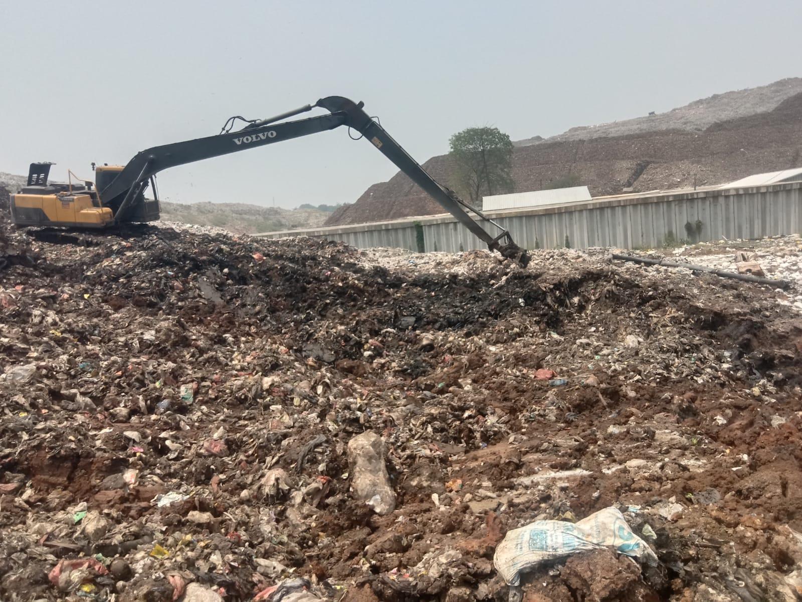 TPA Sumurbatu Bekasi Longsor, Warga Keluhkan Jalan Rusak dan Bau Lindi