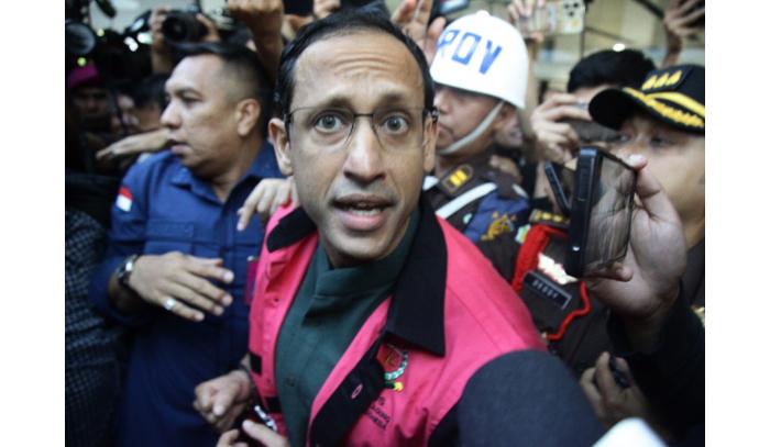 Mantan-Mendikbudristek-2019-2024-Nadiem-Makarim-tersangka-korupsi-laptop.jpg