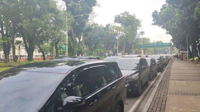Dishub DKI Ancam Bakal Derek Mobil Kepala Daerah-Pejabat Jika Parkir di Pinggir Jalan Sekitar Monas