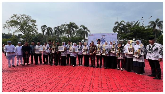 Pemerintah-Kabupaten-Karawang-menggelar-Upacara-Hari-Guru-Nasional-2025.jpg