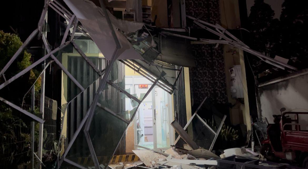 Ledakan Misterius Guncang Kantor Farmasi Nucleus Tangsel, Mobil Pegawai Rusak Parah