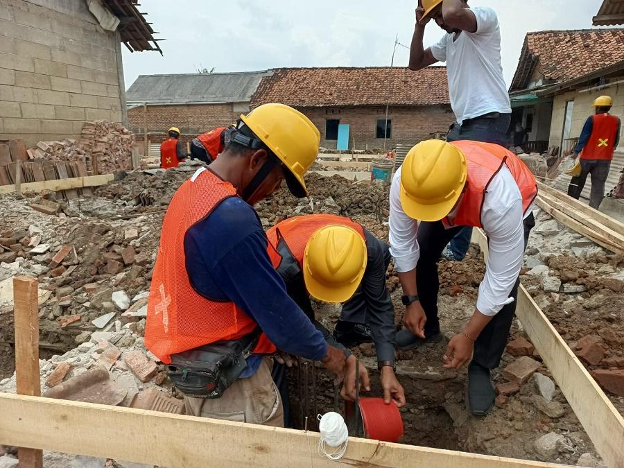 Penuhi Janjinya, Dedi Mulyadi Bangun 24 Unit Rumah Panggung untuk Warga Karangligar Karawang
