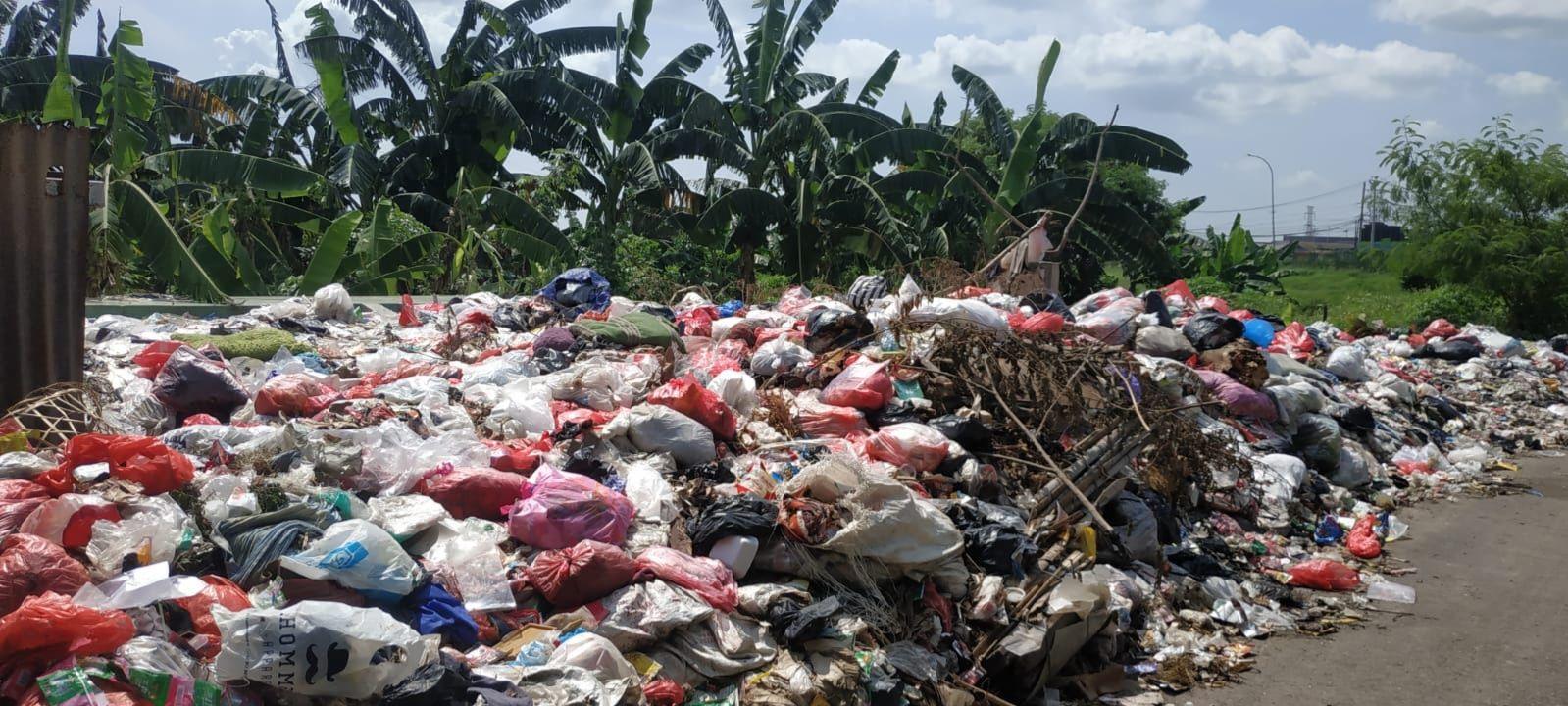 Sampah-di-Kampung-Jarakosta-Cikarang-Barat.jpg