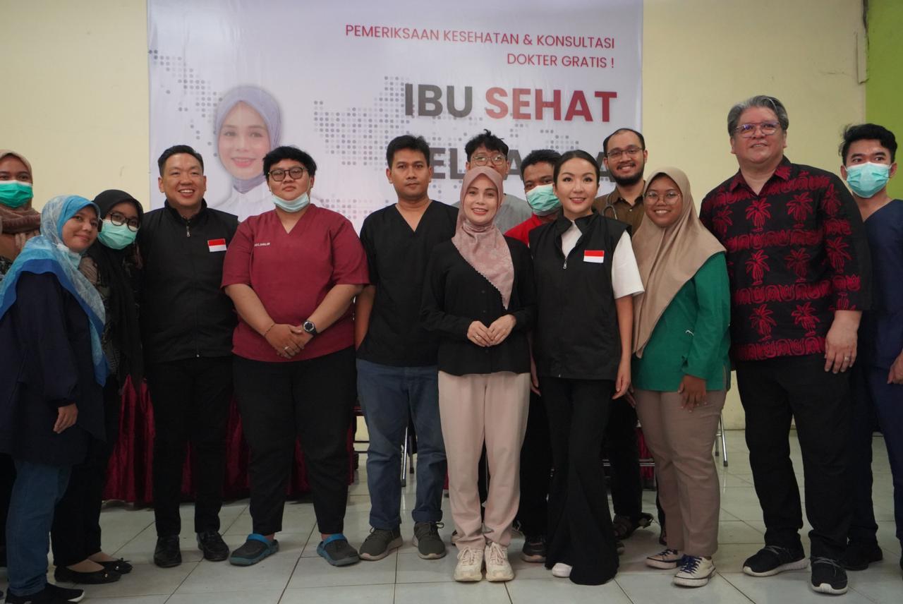 Siti-Atiqoh-Supriyanti-di-kegiatan-Ibu-Sehat-Keluarga-Kuat.jpg