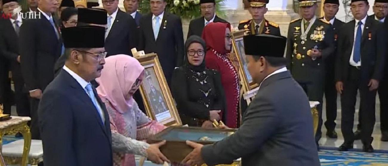 Tutut-Soeharto-terima-anugerah-gelar-pahlawan-nasional-untuk-mendiang-ayahnya.jpg