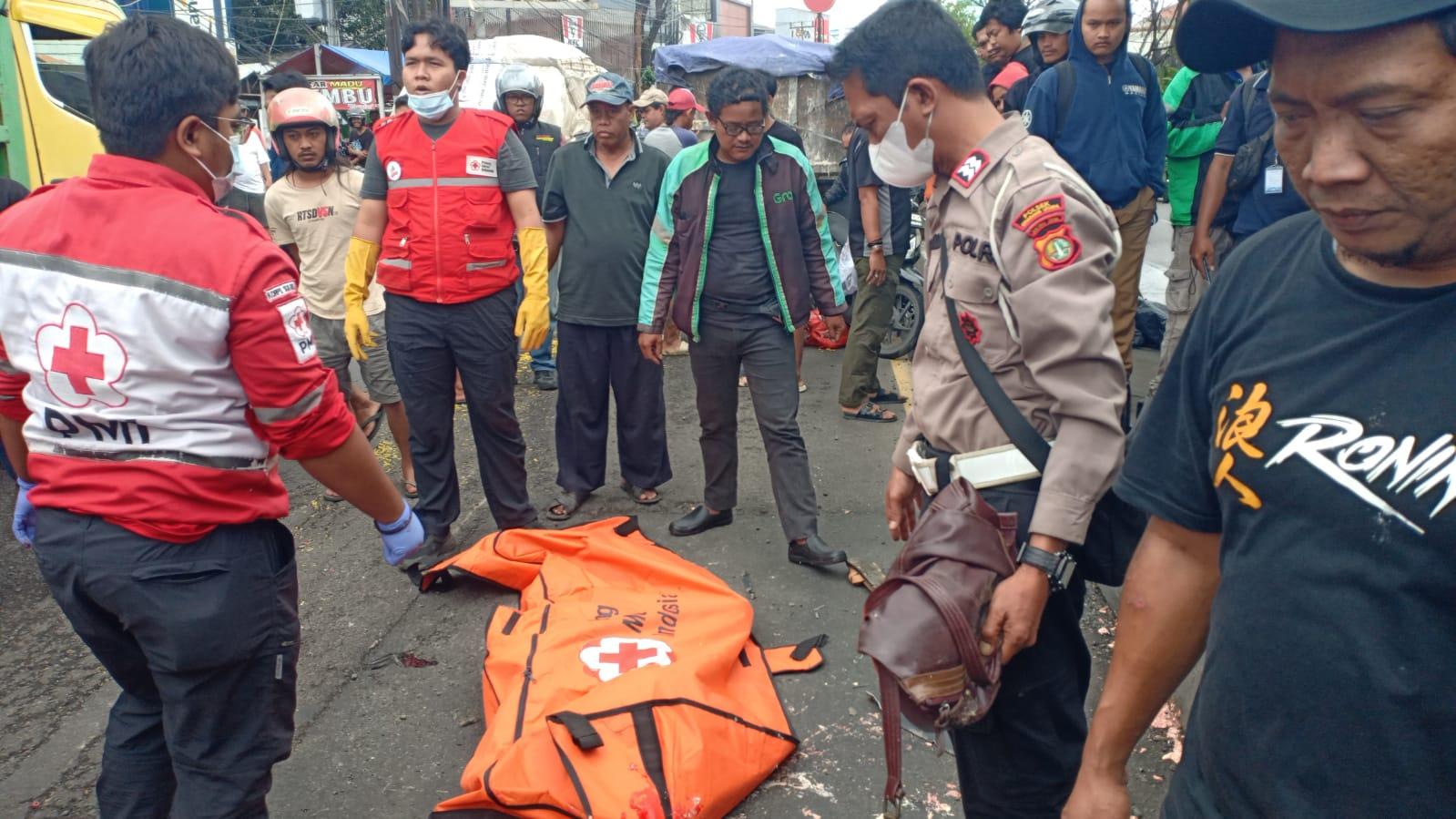 Jalan Rusak di Cikarang Utara Makan Korban, Pemotor Tewas Ditabrak Truk saat Hindari Jalan Berlubang