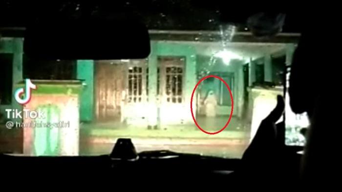 penampakan-diduga-makhluk-halus-viral-di-TikTok.jpg