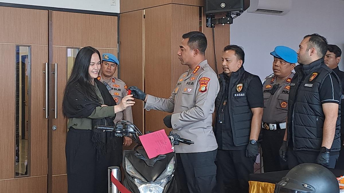 Ditipu Polisi Gadungan, Adelia Kapok Jual Barang di Facebook, Bersyukur kini Motornya Kembali