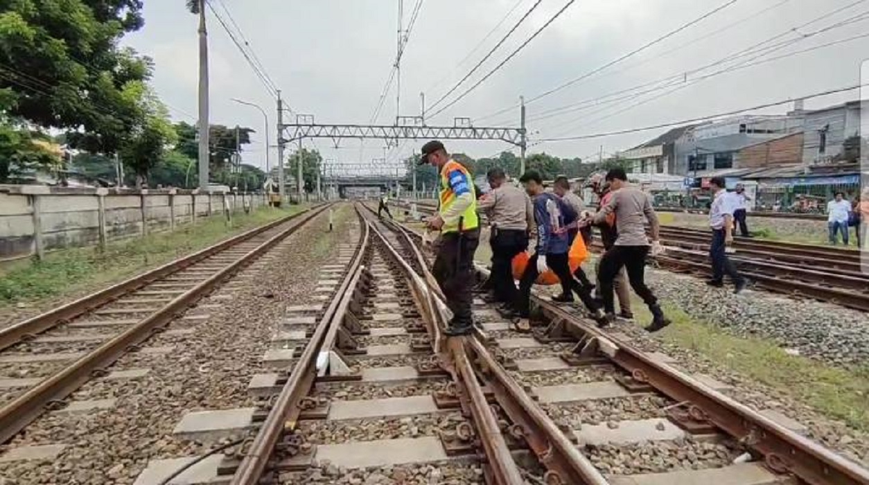 tewas-tertabrak-kereta-di-Jatinegara.jpg