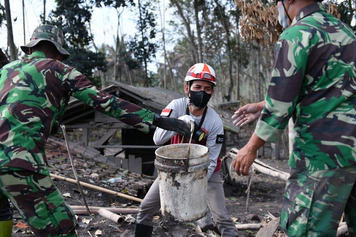 tim-gabungan-cari-korban-hilang-terdampak-erupsi-Gunung-Semeru.jpg