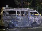 Angkutan-umum-JakLingko-jurusan-Kampung-MelayuPulogadung-ludes-terbakar.jpg