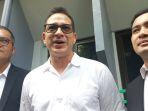 Ari-Wibowo-hadiri-sidang-mediasi.jpg