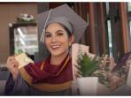 Baby-Niken-ditemui-usai-wisuda-Magister-di-Universitas-Paramadina-Jakarta.jpg