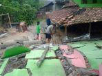 Delapan-rumah-ambles-usai-alami-pergerekan-tanah.jpg