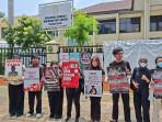 Demo-kasus-pencabulan-di-PN-Depok.jpg