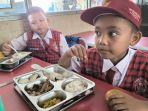 Gibran-makan-bergizi-gratis-tanpa-sendok.jpg