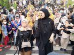 Komika-Kiky-Saputri-dan-artis-Zaskia-Sungkar.jpg