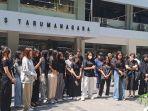 Mahasiswa-Untar-kompak-mengenakan-pakaian-serba-hitam.jpg
