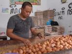 Pedagang-telur-di-Pasar-Gudang-Tangerang-menjerit.jpg