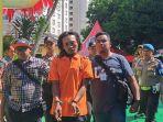 Pelaku-pembakaran-baju.jpg