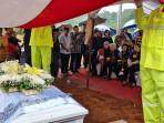 Diiringi Rintik Hujan, Pemakaman Zetro Leonardo Purba di TPU Sari Mulya Tangsel, Penuh Haru