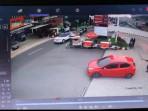 Pengemudi-mobil-Brio-merah-tertangkap-kamera-CCTV.jpg