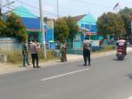 Heboh Pria Gangguan Jiwa Bawa Sajam di Karawang, Begini Aksi Polisi