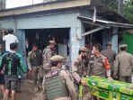 Puluhan-bangunan-liar-di-sisi-tol-Karawang-Barat-dibongkar.jpg