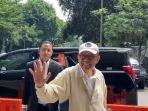Rektor-UP-non-aktif-Edie-Toet-Hendratno-datangi-Polda-Metro-Jaya.jpg