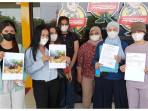 Sejumlah-perempuan-korban-investasi-bodong-mendatangi-Polres-Metro-Bekasi-Kota.jpg