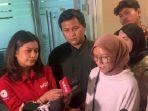 Seorang-pengasuh-di-daycare-Wensen-School.jpg