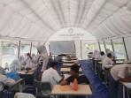 Atap Ambruk, Siswa SMKN 1 Cileungsi Pindah Belajar ke Tenda Darurat Panas hingga di Bawah Pohon