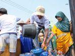Sukarelawan-Ganjar-Pranowo-Beri-Bantuan-Air-Bersih.jpg