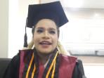 Yubelina-Iconela-Apomserip-Ningdana-saat-menjalani-wisuda-di-Aula-Syekh-Quro-Unsika.jpg