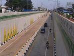 pengendara-menggunakan-Underpass-Bulak-Kapal.jpg