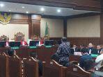 sidang-3-hakim-PN-sby.jpg