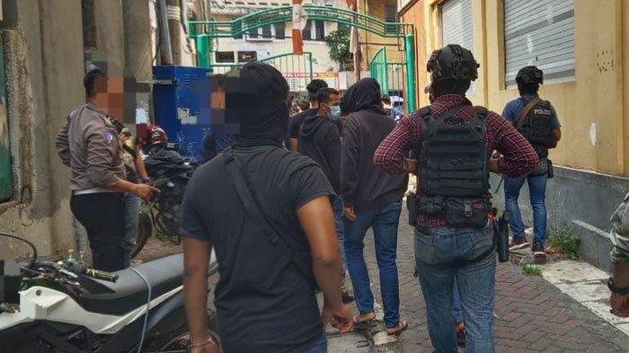 Densus 88 Tangkap Terduga Teroris di Surabaya