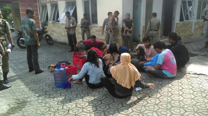 Pagi Hari 12 Remaja Terjaring Pesta Miras di Kontrakan
