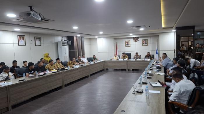 Gubernur Hidayat Arsani Tegaskan Harga Timah Rp300 Ribu, Aksi Demo Penambang Dibatalkan