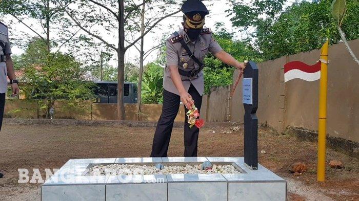 Kapolres Belitung Timur Pimpin Ziarah dan Tabur Bunga di TMP Murni Manggar