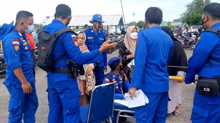 Vaksinasi Gratis dan Pembagian Sembako, Ratusan Masyarakat Serbu Pos Sat Polairud Polres Belitung