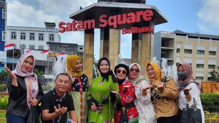 D'Mahen Angkat Baju Bangsawan Melayu Bangka Belitung saat Tampil di Surabaya Fashion Runaway