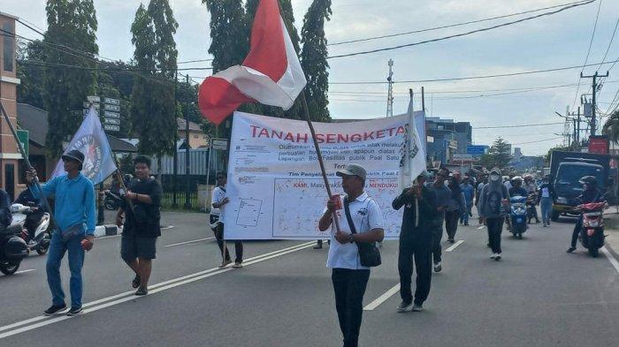 BREAKING NEWS: Polemik SKT Lapangan Bola Paal Satu, Tim Penyelamat Aset Desa Geruduk Kejari Belitung