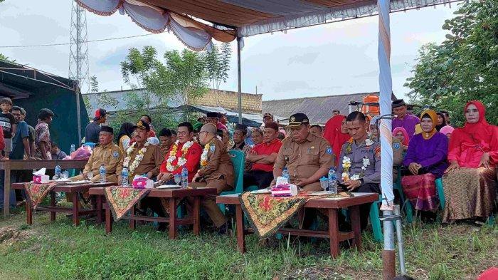 Pemkab Bangka Selatan Pindahkan Sejumlah Layanan Publik Desa SJP, Bupati Ikut Ngantor di Desa