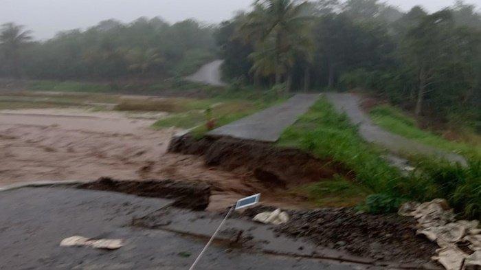 BREAKING NEWS Banjir di Lahat Sumsel Merendam 7 Desa, 1 Rumah Terseret Air dan 2 Jembatan Desa Putus