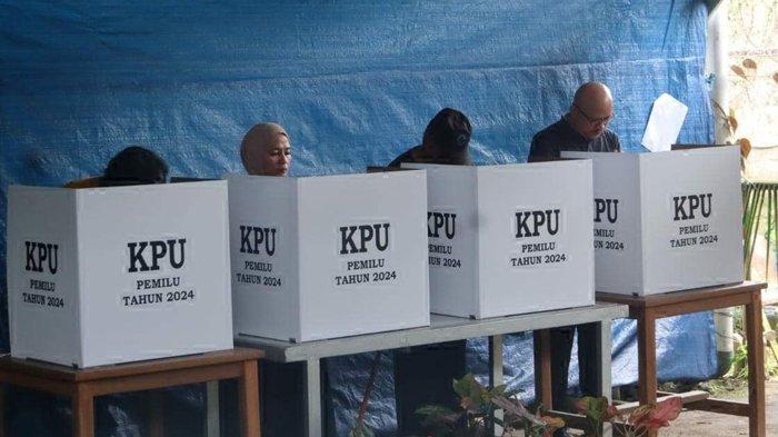 Pj Bupati Belitung Tinjau Pelaksanaan Pemilu 2024 di Pulau Seliu dan Kecamatan Membalong