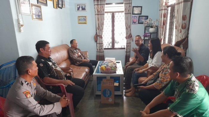 Algafry Kunjungi Rumah Catherine Anggota Paskibraka Nasional 2024 Asal Bangka Belitung, Ini Janjinya